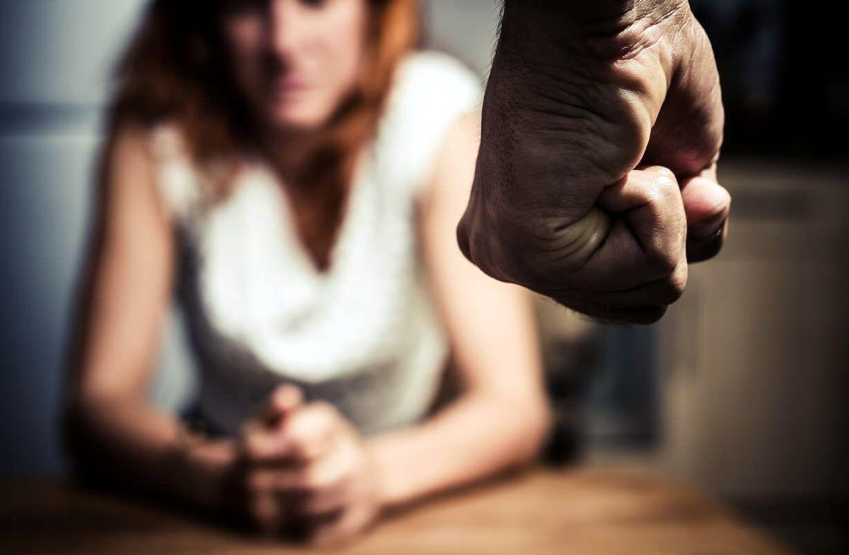 Detienen a un hombre por violencia de género