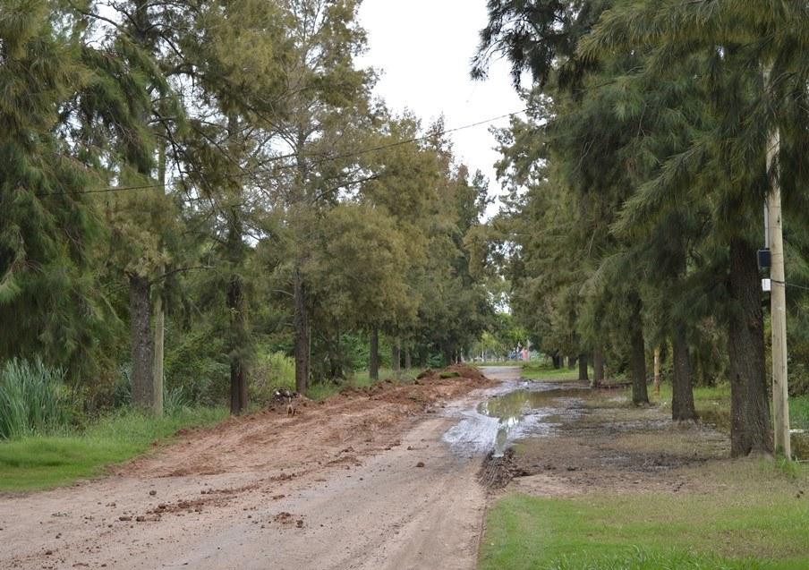 Comenzaron a construir el terraplén por la inundación