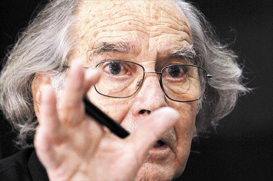 Pérez Esquivel denuncia que neonazis desvalijaron su casa