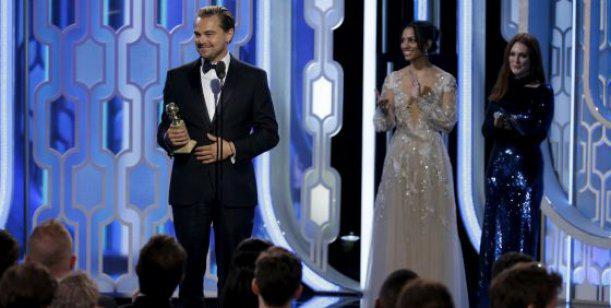 Tanto lío para esto: Leonardo DiCaprio casi se olvida su Oscar en un restaurante