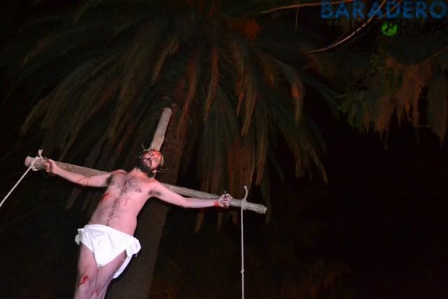 Vía Crucis en Plaza Mitre
