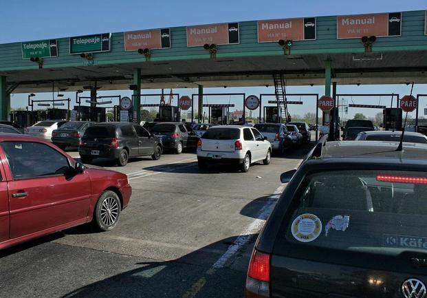 Buscan regular el tiempo de espera en los peajes de rutas y autopistas bonaerenses