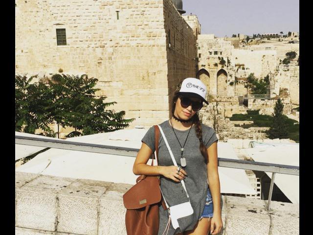 Lali Espósito visitó el Muro de los Lamentos