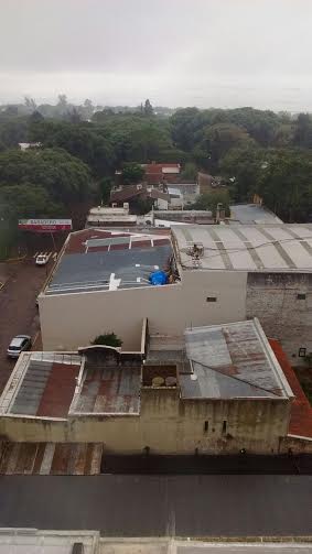 Suspenden las clases en el San Jose por la caída de dos tanques de agua sobre el techo