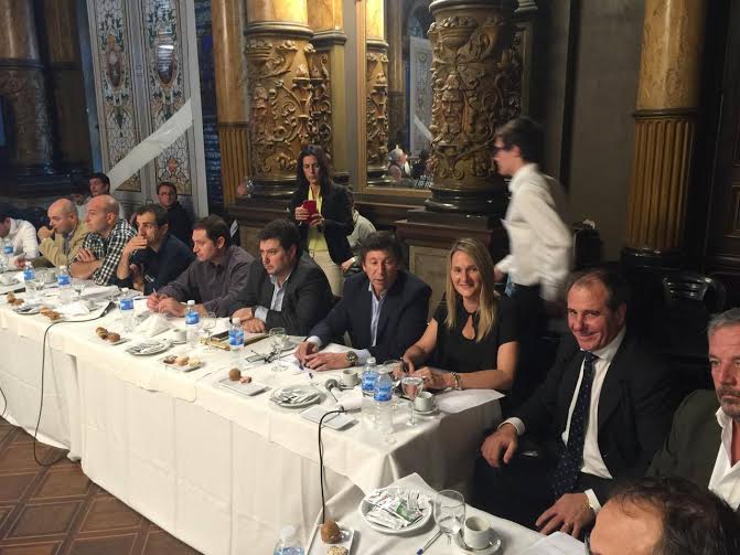 Fernanda Antonijevic junto a la gobernadora de la provincia