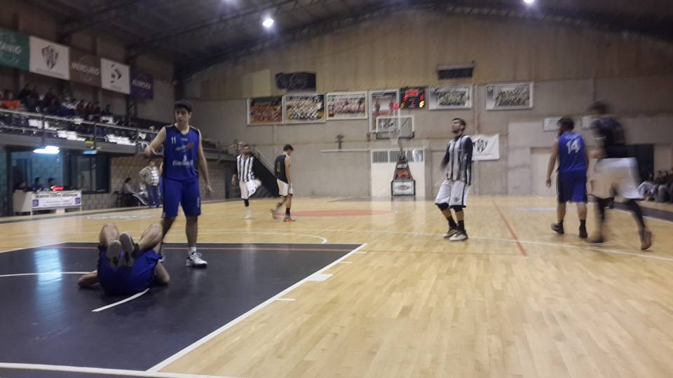 Básquet. Atlético derrotó en el clásico a Náutico de San Pedro