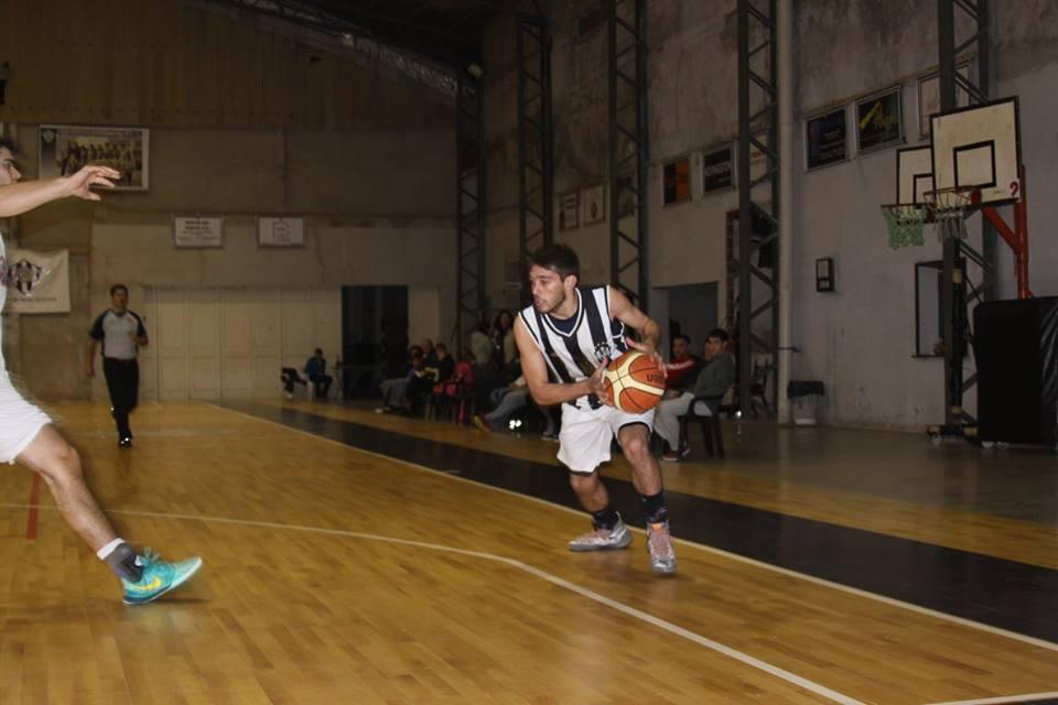 Básquet. Atlético perdió por 3 y Náutico es puntero
