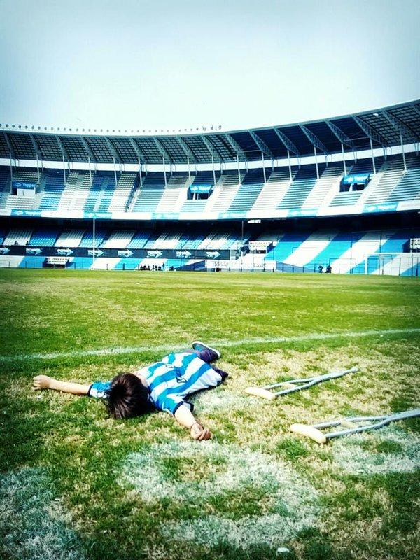 La historia detrás de la foto más tierna del adiós a Diego Milito
