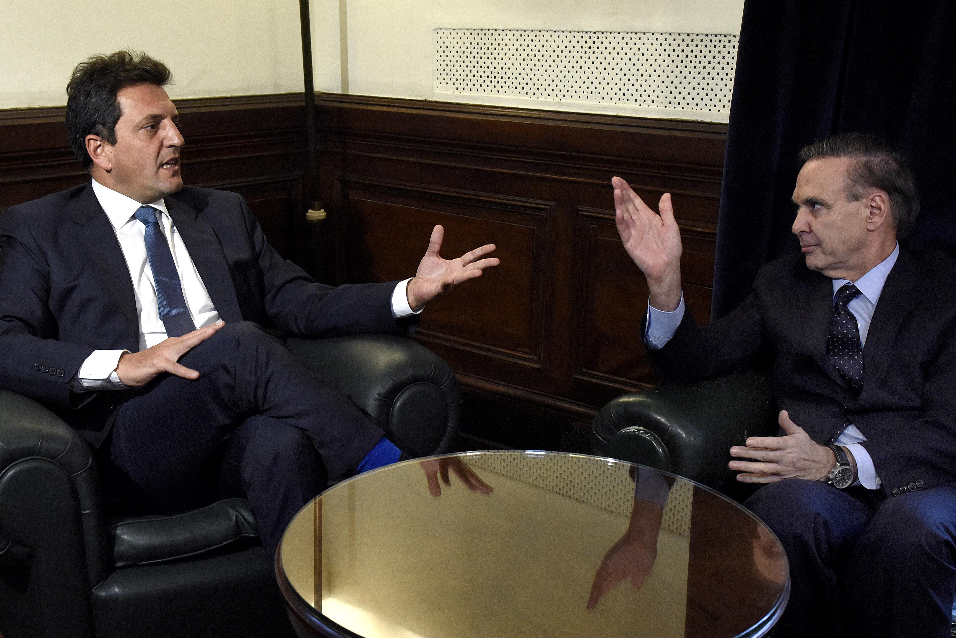 Con el eje en el problema del empleo Massa se reunió con Pichetto