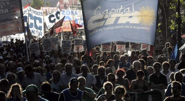 Convocan a un «frazadazo» en todas las plazas del país contra el aumento de las tarifas