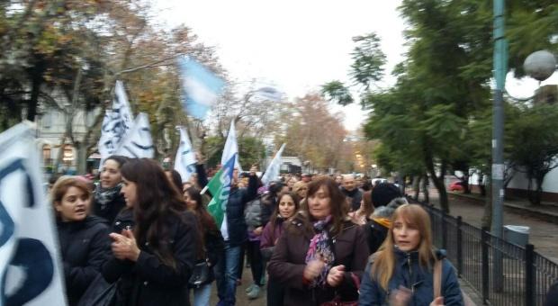 Masiva movilización en Zárate en repudio a la agresión a una docente