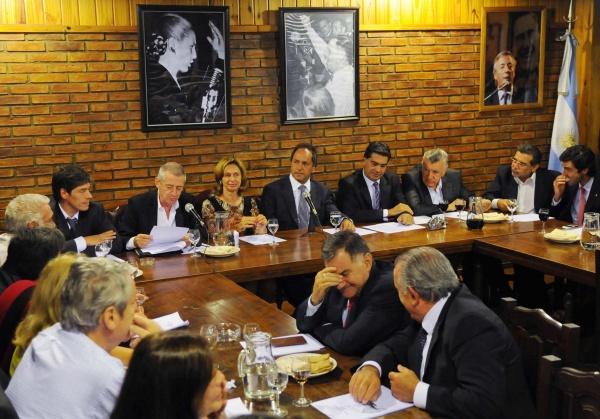 Mezcladito: el PJ quiere salirse del FpV, asoma Massa y en en el Pro se muestran mimosos