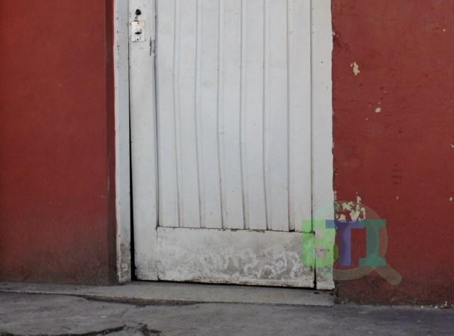 Daños y robo en dos comercios