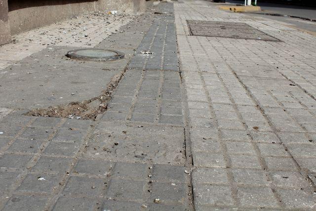 Piso nuevo en la vereda de la Iglesia Santiago Apóstol