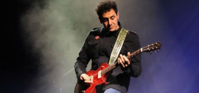El gesto solidario de Ricardo Mollo con un niño vecino
