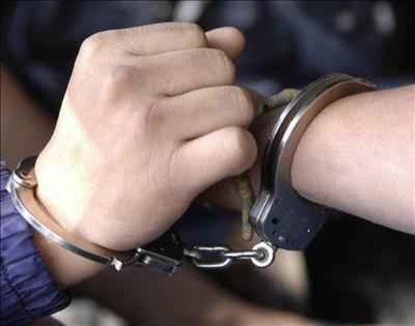 Aprehenden a dos jóvenes con marihuana