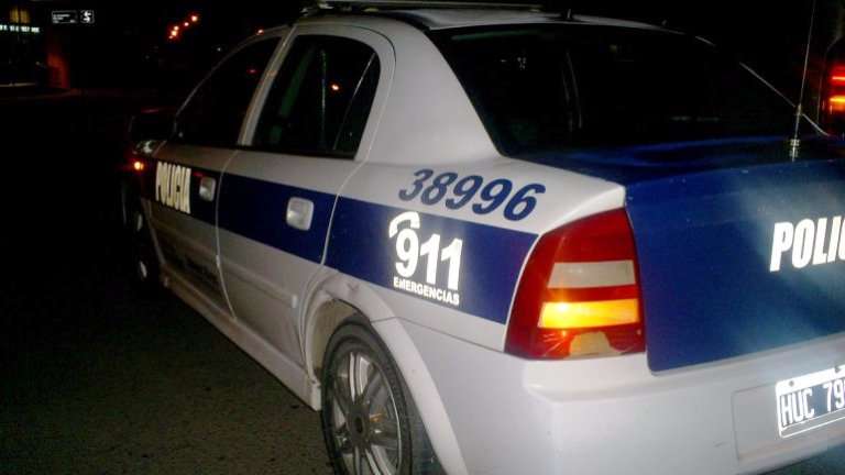 Aprehenden a una persona por golpear a otro en la vía publica