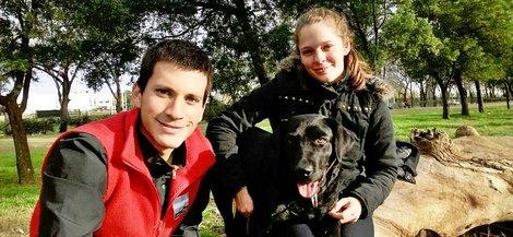 Un joven al frente de la primera brigada de rescate canino en Campana