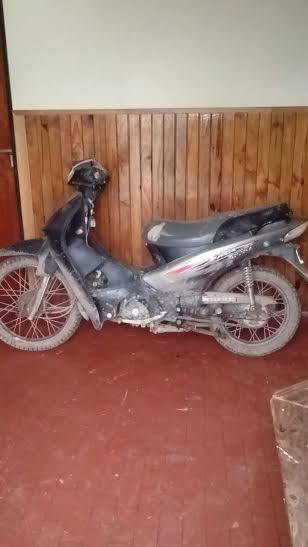 Joven con antecedentes cortó a otro con una cuchilla para robarle la moto. Fue aprehendido