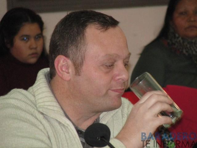 Polémica: ¿Empleado cobró 17 mil en horas extras?