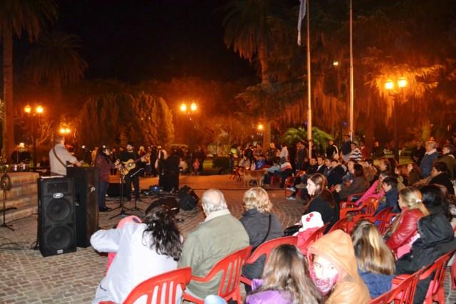 El pueblo de Baradero se unió a la vigilia y ya festeja el bicentenario de la Patria