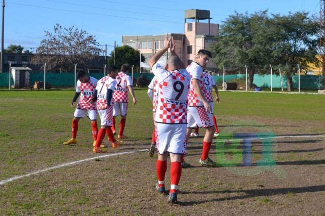 Paraná goleó a La Villa por 4 a 1 y se acabo el sueño de campeón