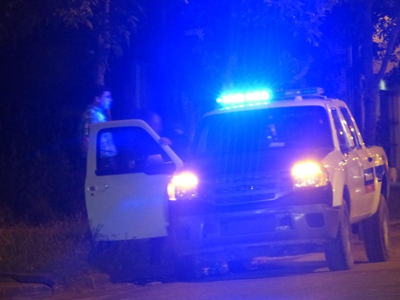 Rompen los vidrios de una camioneta
