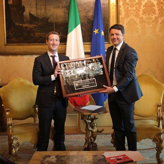 Mark Zuckerberg le presentó al Papa Francisco su drone Aquila para dar internet a los pobres