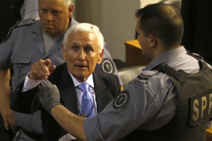 El juez Kreplak ordenó que Etchecolatz vuelva a la cárcel luego de levantar la huelga de hambre