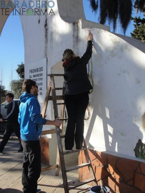 Rompen y roban corazones del mural en homenaje a René Favaloro