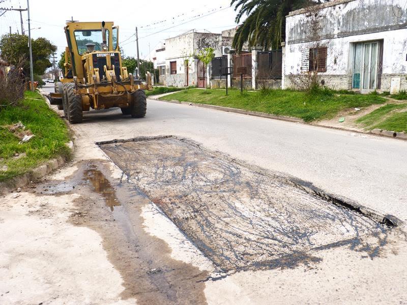 Tareas de empedrado, entoscado, sanjeo y bacheo