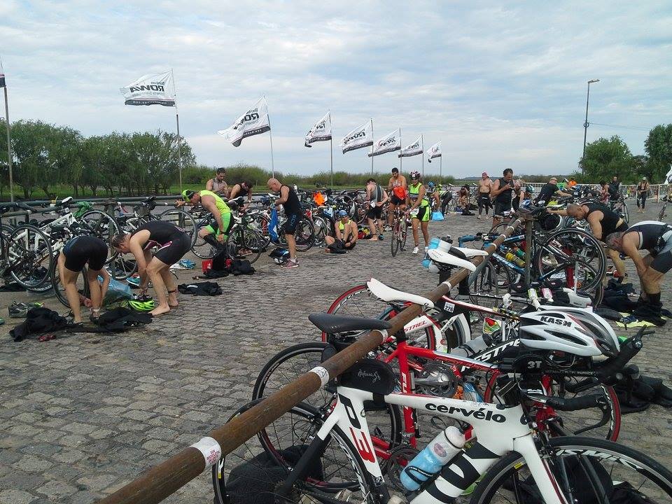 No se hace el Triatlón y Maratón Acuático de Baradero. Los organizadores publicaron un comunicado que generó polémica