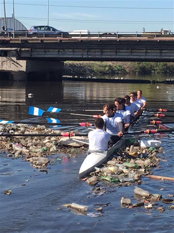 Remar en la mugre: deportistas se unen por un reclamo del remo y el canotaje para sanear el Reconquista
