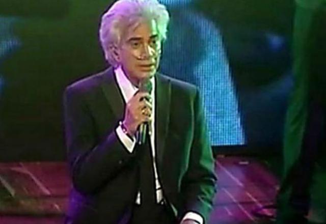 José Luis “El Puma” Rodríguez cantó asistido por un tanque de oxígeno
