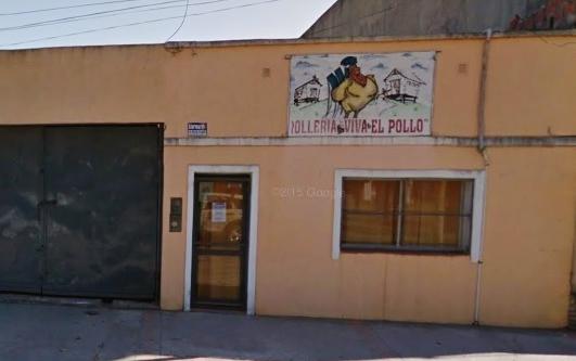 Rompen el vidrio y roban en una pollería