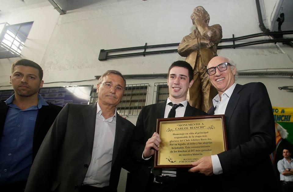 Un arrecifeño hizo la estatua de Bianchi