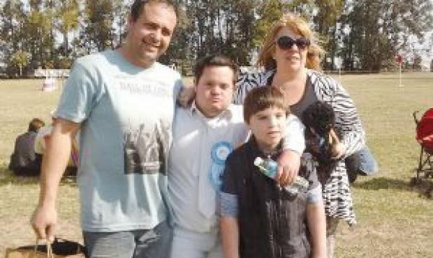 Tiene un hijo con síndrome de Down y adopta a otro con la misma alteración congénita