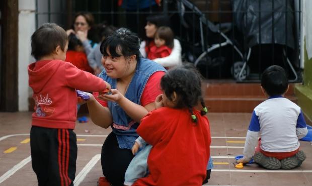 Noelia, la maestra con síndrome de Down ya es titular en el preescolar de Córdoba y es la única en el país