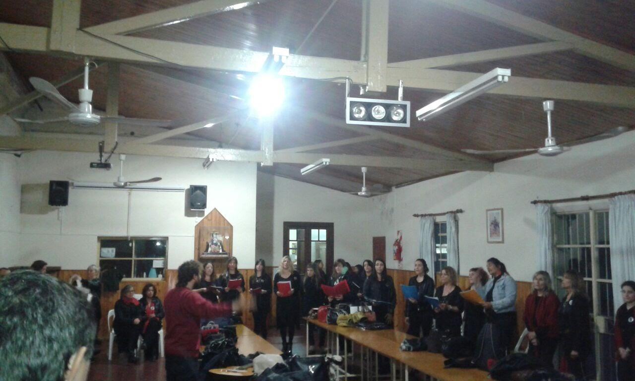 El coro municipal estuvo presente en Zárate