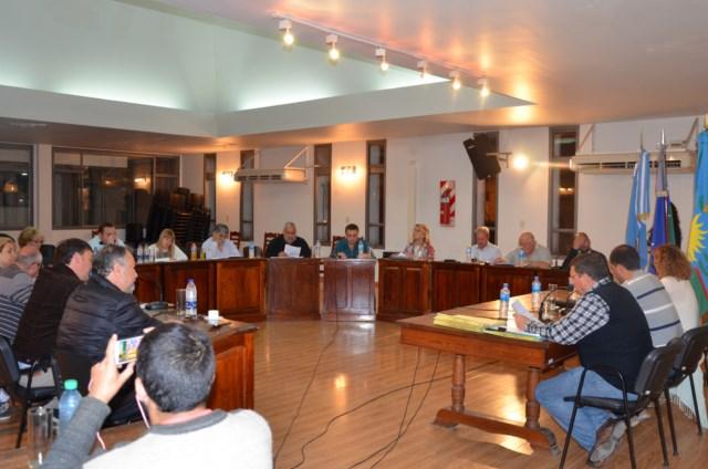 El portón de una salita de emergencias terminó en una casa particular