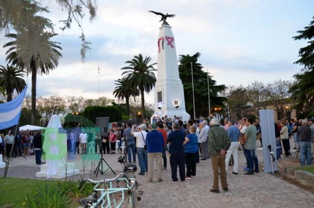 Día de la Lealtad. Colocaron un busto de Perón en Plaza Mitre