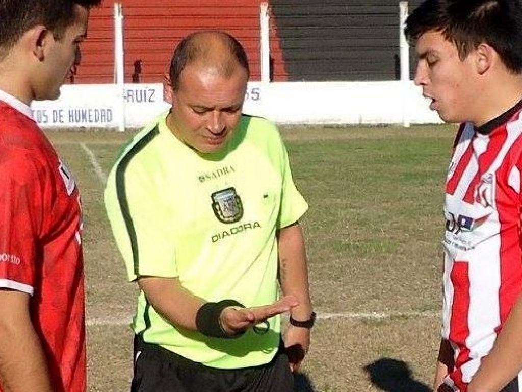Confuso episodio involucró al árbitro Javier Sierra