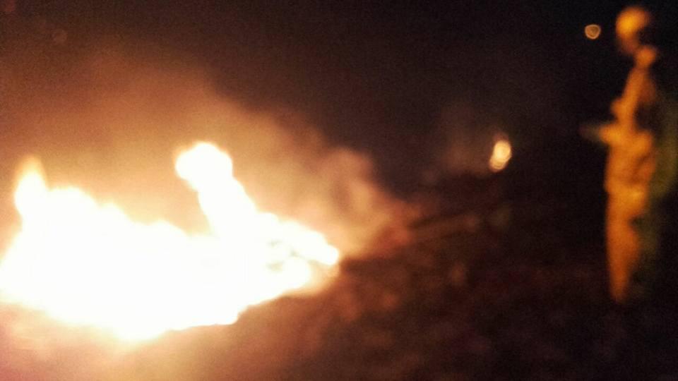 Incendio de basura y pasto