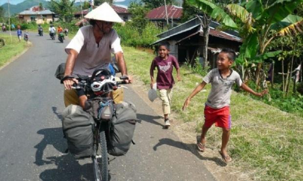 Recorrer el mundo en bicicleta: la experiencia de un argentino