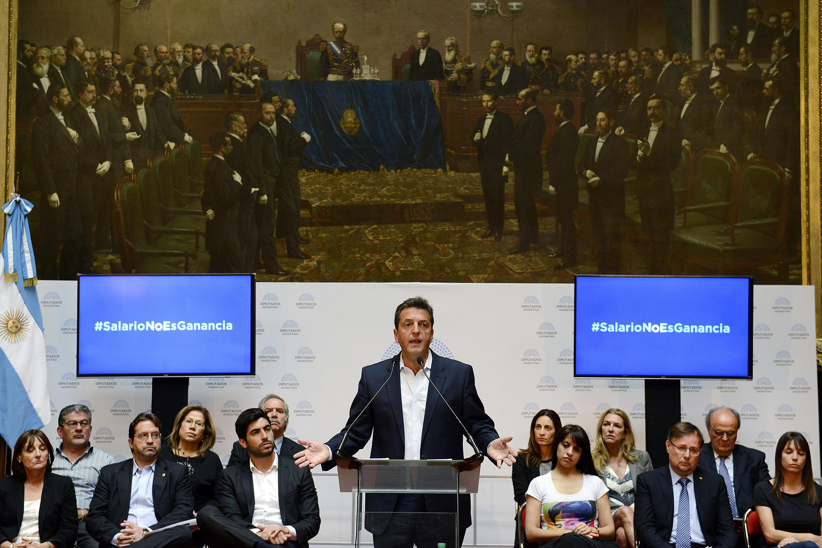 Con el eje en monotributistas y trabajadores, Massa presentó su proyecto de Ganancias