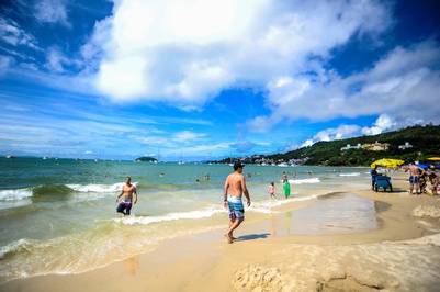 ¿Cuánto le saldrá a una familia ir quince días a la playa?