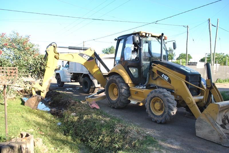 Intensos trabajos en la intersección de Malabia y Santos Vega