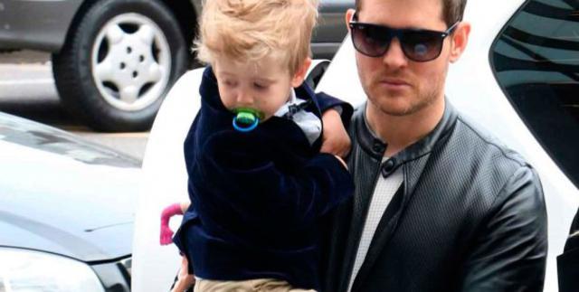Michael Bublé no volverá a cantar hasta que se recupere Noah