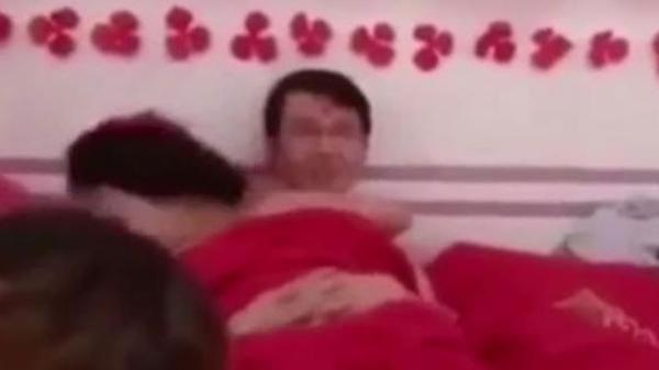 La nueva y humillante moda en los casamientos chinos: obligan a los novios a tener sexo frente a los invitados