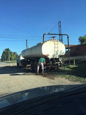 ¿Se usa agua potable para regar las calles?